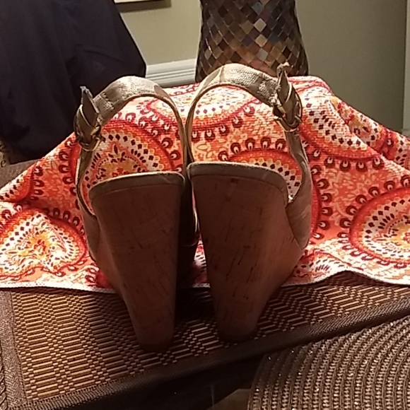 Michael Kors gold wedges - Picture 3 of 4